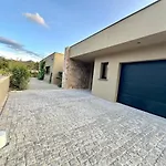 Casa Jean Baptiste Vila *